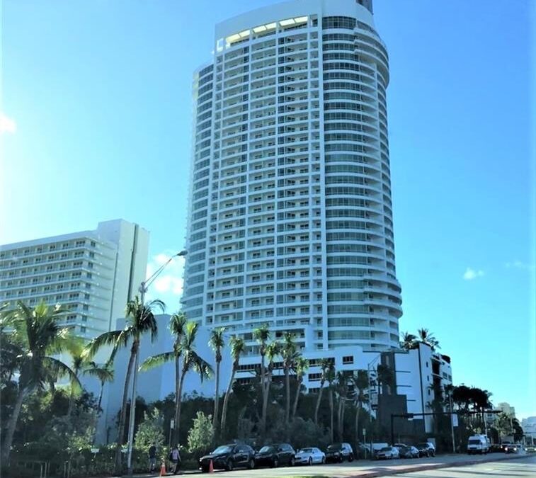 Miami Beach Fontainebleau, óceánparti toronyház